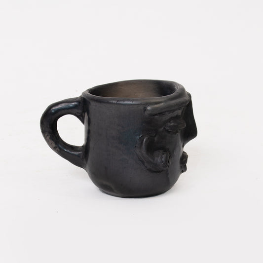 Taza Rostro Barro Negro Bruñido